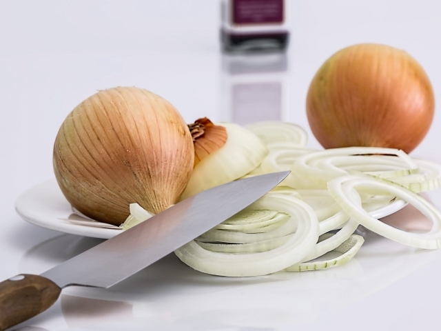 Would you eat a raw onion?